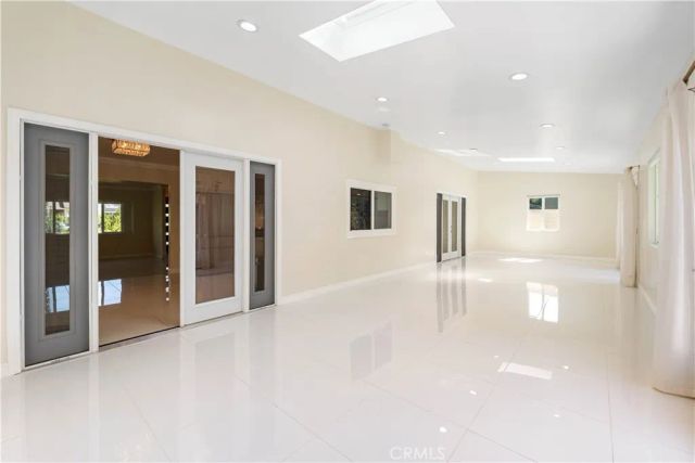 15406 Lull, Los Angeles, CA 91406