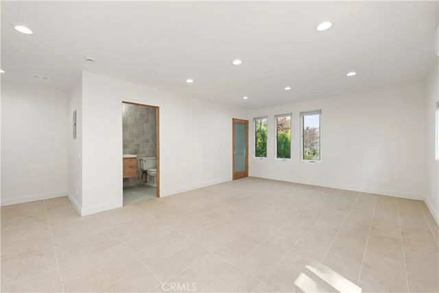15406 Lull, Los Angeles, CA 91406