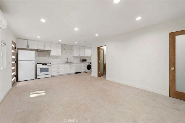 15406 Lull, Los Angeles, CA 91406