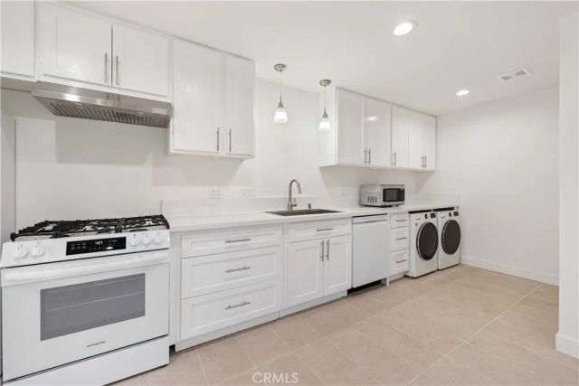 15406 Lull, Los Angeles, CA 91406
