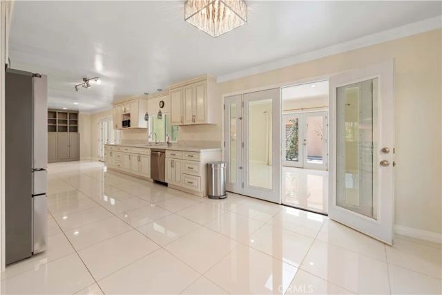 15406 Lull, Los Angeles, CA 91406