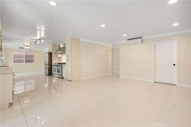 15406 Lull, Los Angeles, CA 91406