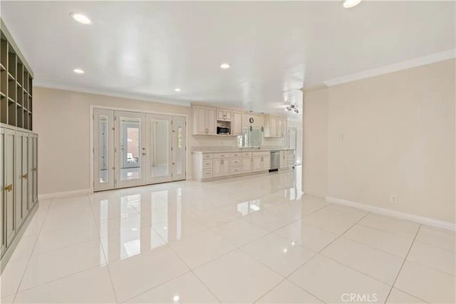 15406 Lull, Los Angeles, CA 91406