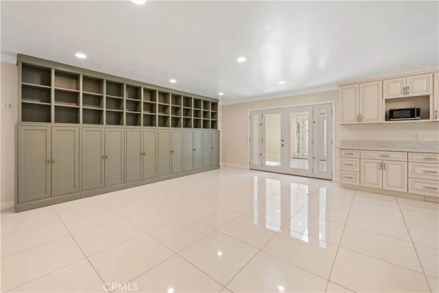 15406 Lull, Los Angeles, CA 91406