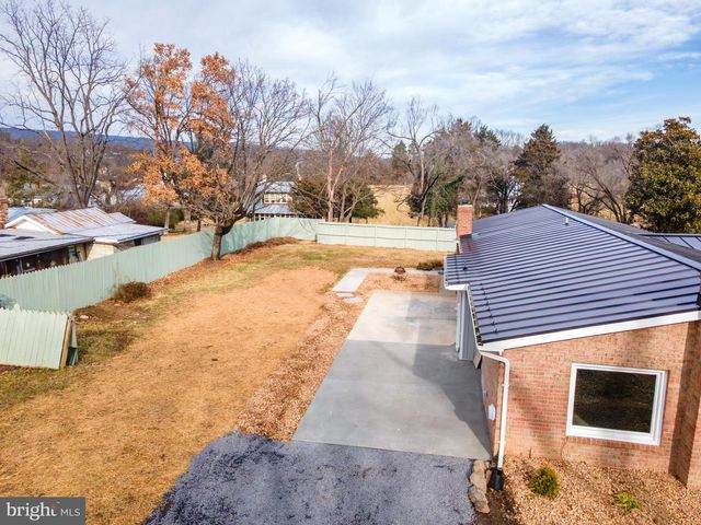 52 GOLDEN MAPLE LN, Maurertown, VA 22644