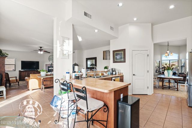 7975 N Higgins Feather Drive, Tucson, AZ 85743