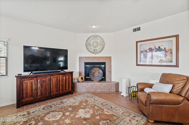 7975 N Higgins Feather Drive, Tucson, AZ 85743