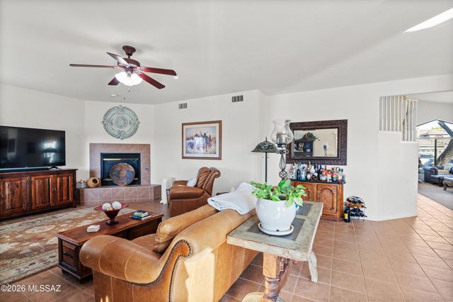 7975 N Higgins Feather Drive, Tucson, AZ 85743