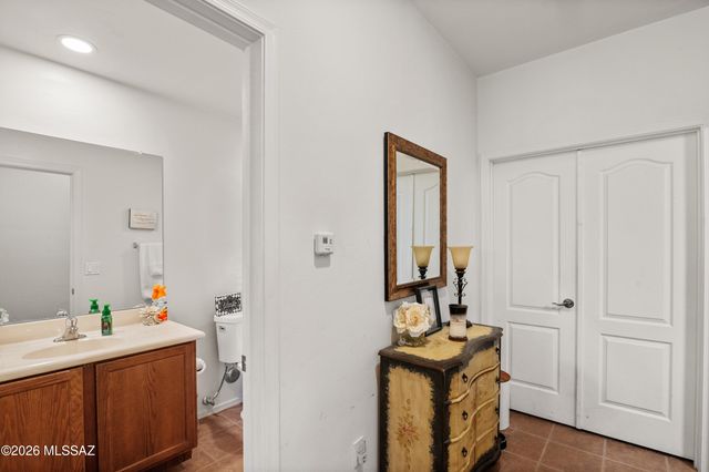 7975 N Higgins Feather Drive, Tucson, AZ 85743