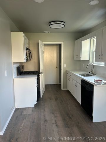 2725 S Narcissus West Avenue, Broken Arrow, OK 74012