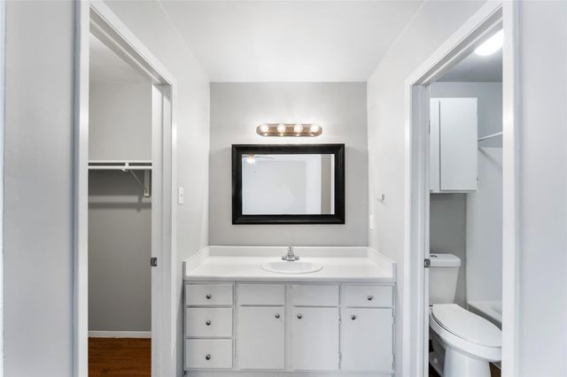 4304 Acropolis CT B, Austin, TX 78759