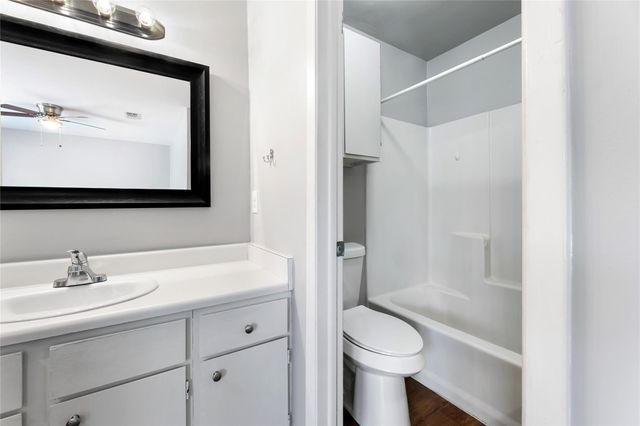 4304 Acropolis CT B, Austin, TX 78759