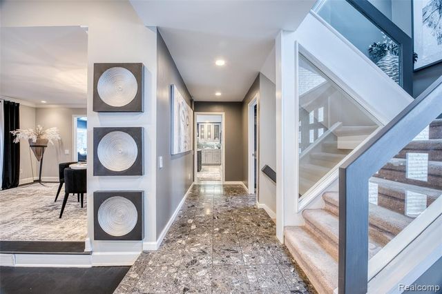 5292 Pond Bluff Drive, West Bloomfield, MI 48323