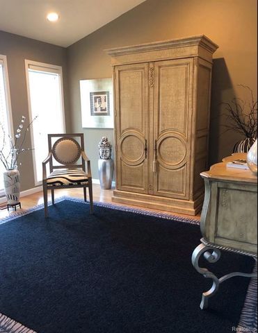 5292 Pond Bluff Drive, West Bloomfield, MI 48323