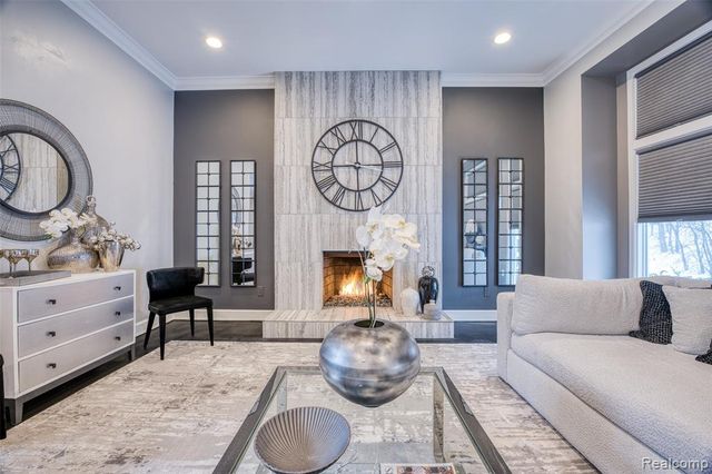 5292 Pond Bluff Drive, West Bloomfield, MI 48323