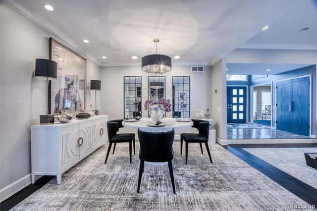 5292 Pond Bluff Drive, West Bloomfield, MI 48323