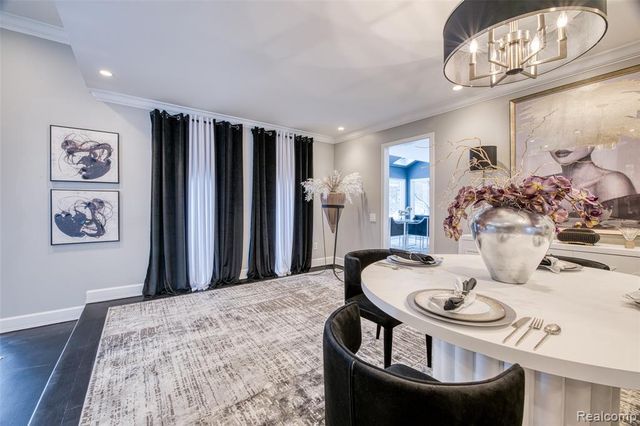 5292 Pond Bluff Drive, West Bloomfield, MI 48323