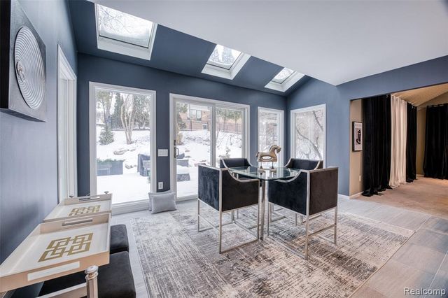 5292 Pond Bluff Drive, West Bloomfield, MI 48323