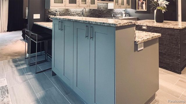 5292 Pond Bluff Drive, West Bloomfield, MI 48323