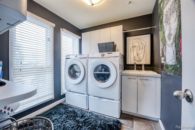 5292 Pond Bluff Drive, West Bloomfield, MI 48323