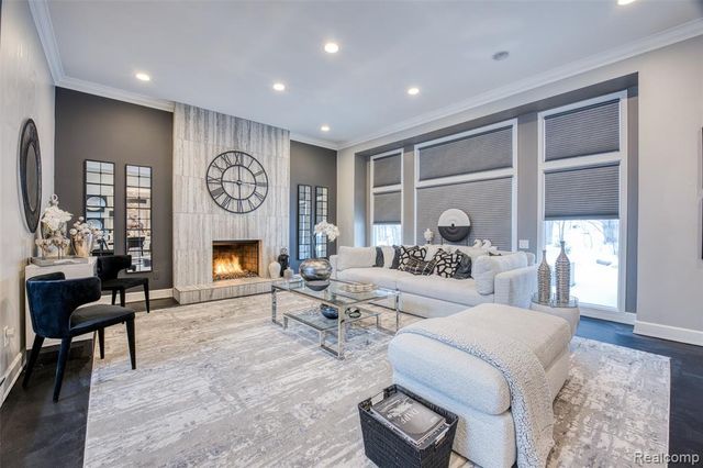 5292 Pond Bluff Drive, West Bloomfield, MI 48323