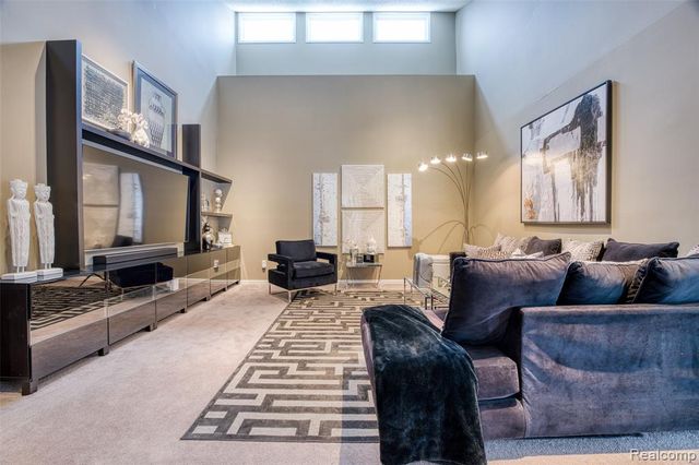 5292 Pond Bluff Drive, West Bloomfield, MI 48323