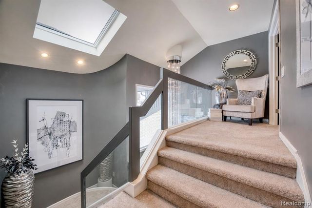 5292 Pond Bluff Drive, West Bloomfield, MI 48323