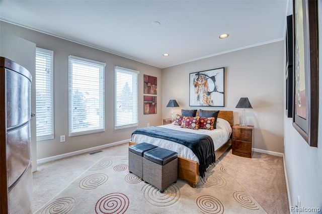 5292 Pond Bluff Drive, West Bloomfield, MI 48323