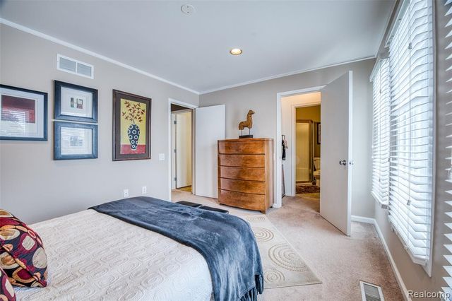 5292 Pond Bluff Drive, West Bloomfield, MI 48323