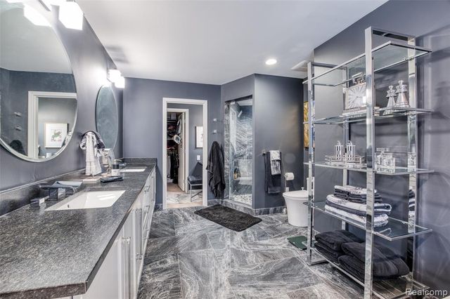 5292 Pond Bluff Drive, West Bloomfield, MI 48323