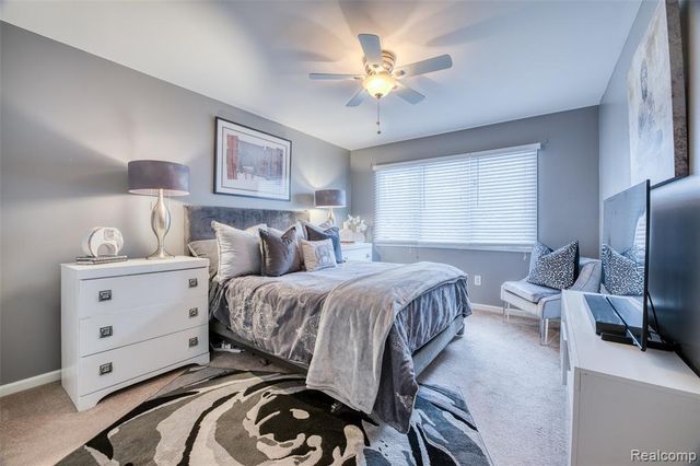 5292 Pond Bluff Drive, West Bloomfield, MI 48323