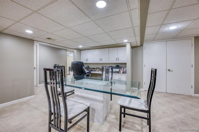 5292 Pond Bluff Drive, West Bloomfield, MI 48323