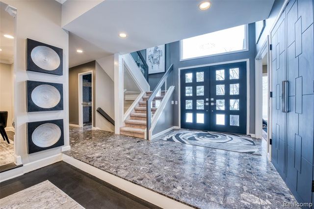 5292 Pond Bluff Drive, West Bloomfield, MI 48323