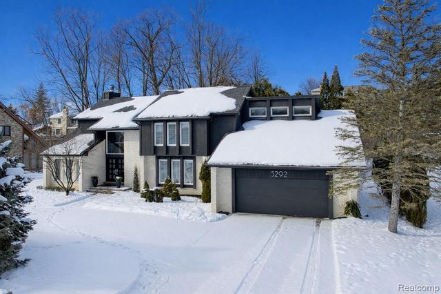 5292 Pond Bluff Drive, West Bloomfield, MI 48323