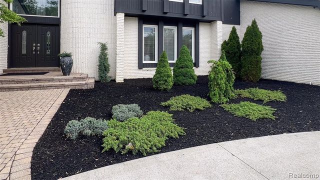 5292 Pond Bluff Drive, West Bloomfield, MI 48323