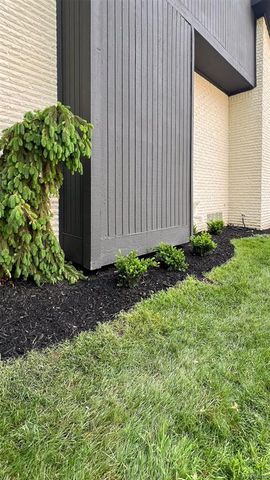 5292 Pond Bluff Drive, West Bloomfield, MI 48323