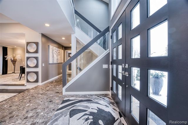 5292 Pond Bluff Drive, West Bloomfield, MI 48323