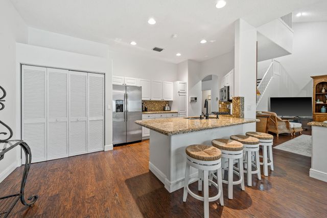 33 Monterey Pointe Drive, Palm Beach Gardens, FL 33418