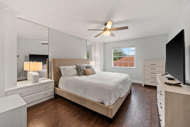 33 Monterey Pointe Drive, Palm Beach Gardens, FL 33418