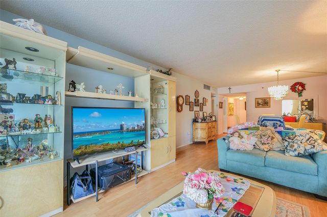 3940 Inverrary Blvd 303-A, Lauderhill, FL 33319