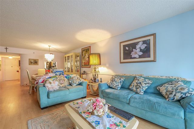 3940 Inverrary Blvd 303-A, Lauderhill, FL 33319