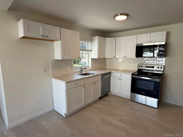 225 Fir Grove Road, Ronkonkoma, NY 11779