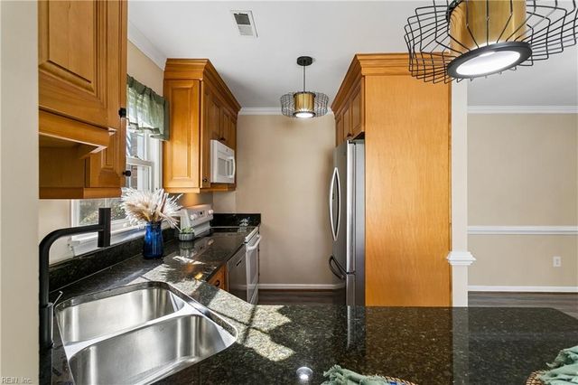 109 Cheltenham Way Apt A, Yorktown, VA 23693