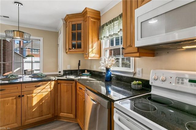 109 Cheltenham Way Apt A, Yorktown, VA 23693