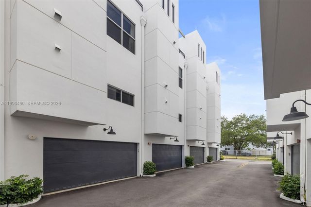 721 SE 12th Ct 4, Fort Lauderdale, FL 33316