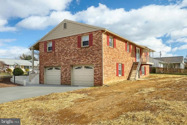113 BRANT DR, Dallastown, PA 17313