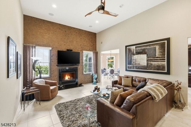 11 Burr Pl, Franklin Twp., NJ 08873
