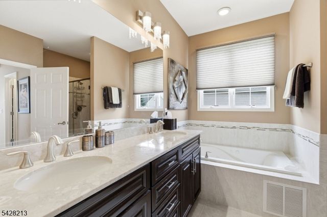 11 Burr Pl, Franklin Twp., NJ 08873
