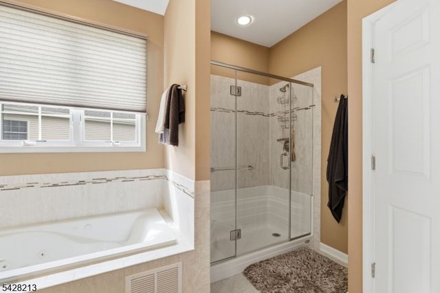 11 Burr Pl, Franklin Twp., NJ 08873