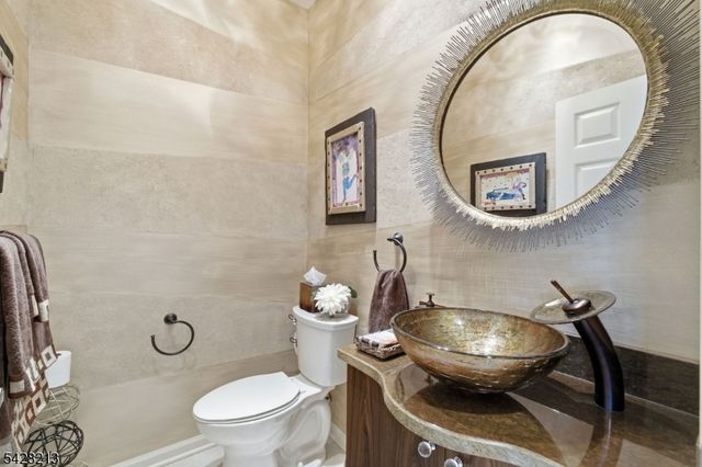 11 Burr Pl, Franklin Twp., NJ 08873